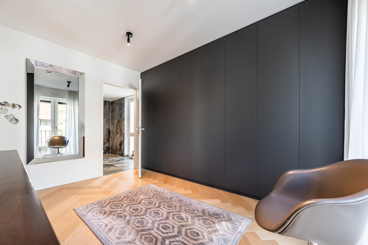 Schrankmit Badzugang